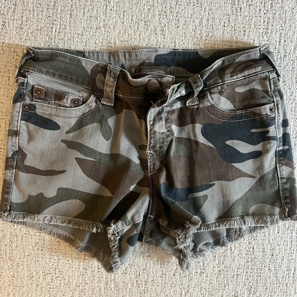 True Religion Camo Print Women Shorts